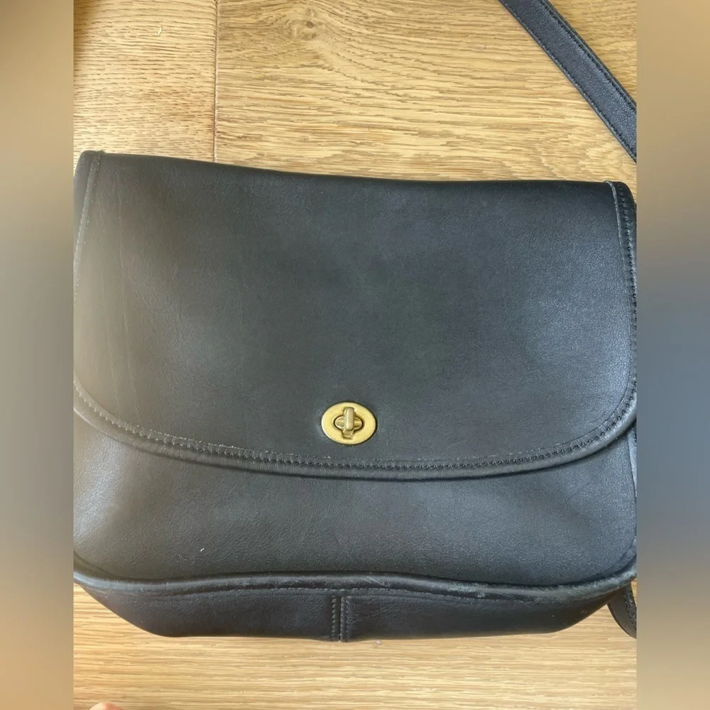 Coach vintage 90’s city crossbody bag